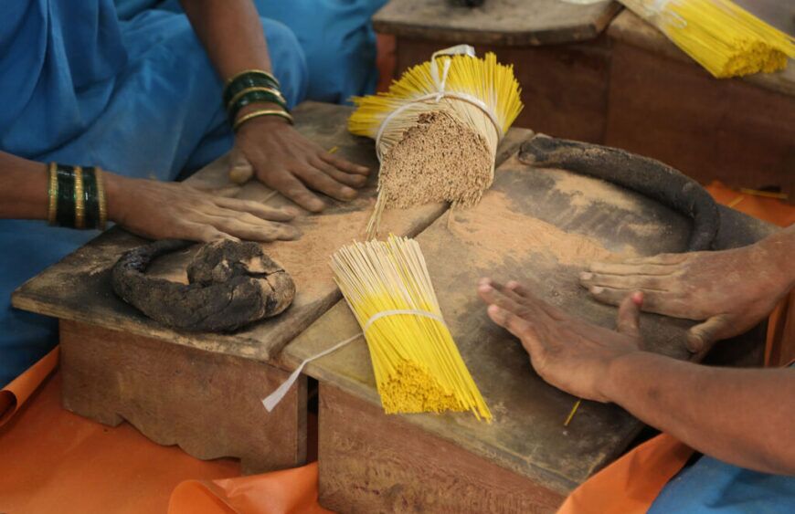 Hand-Rolled-Incense-Sticks-Online-India-1024x683